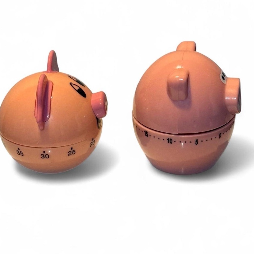 Grab this "Piggy Wiggy" duo today and never burn a batch of cookies again!